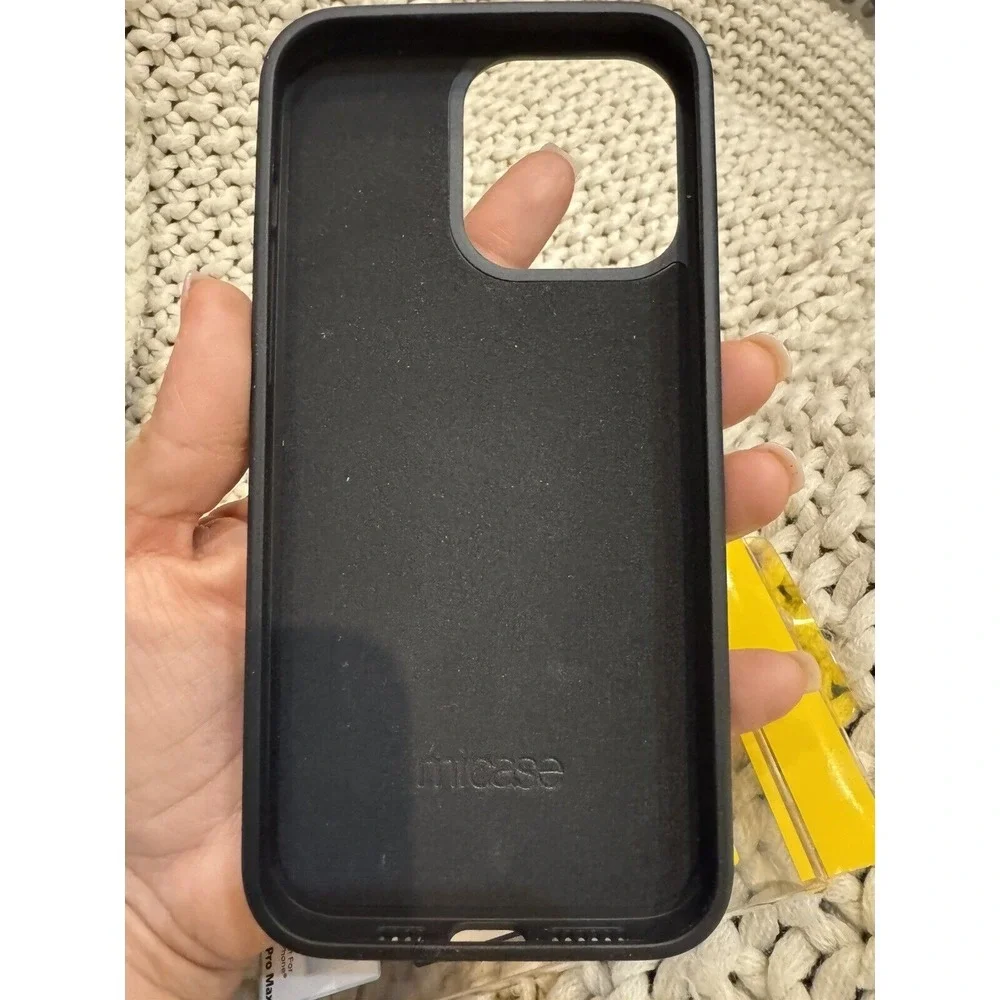 iPhone 14 Plus/Pro Max, 12 & 13 Pro Max MiCASE Black Silicone Case Wireless‎